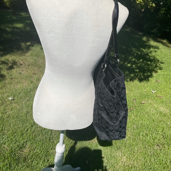 Coach Authentic, Signature, Jacquard, Black on Black Tote - Picture 5 of 11